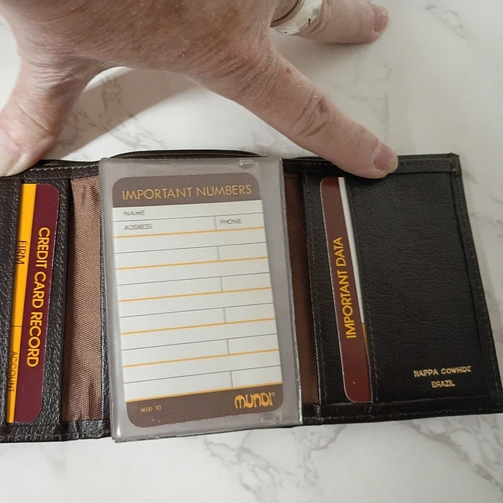 MUNDI Brown Leather Trifold Men's Wallet - NWOT
